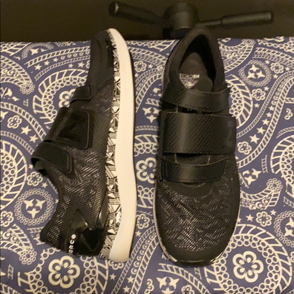 New balance cycling shoes with attached SPD cleats